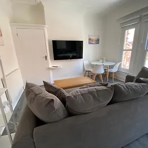  Apartment Lovely 2 Bedroom Near - The Lookout